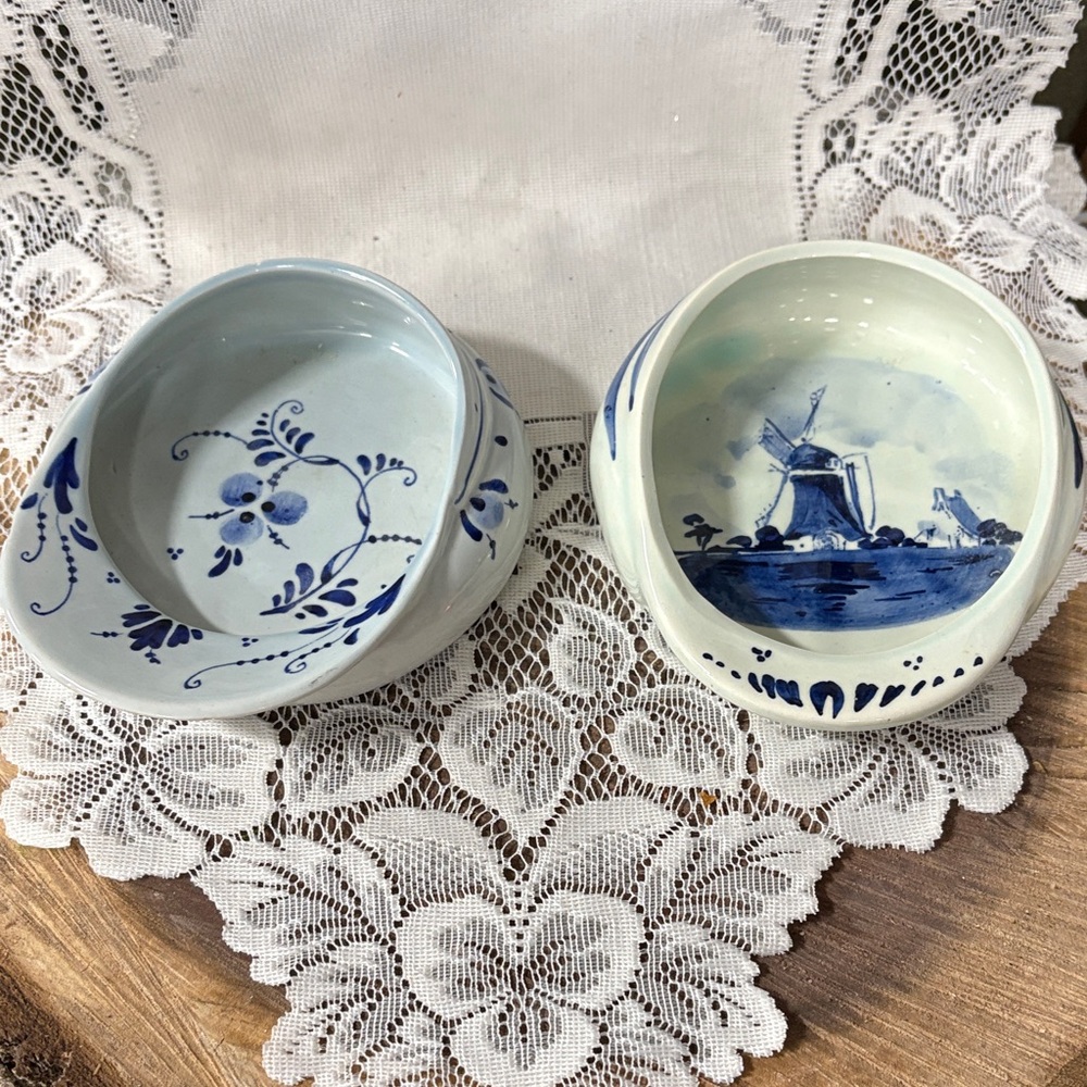 Delft Blue Flat Cap Trinket Dish White Handpainted Holland Signed set of 2